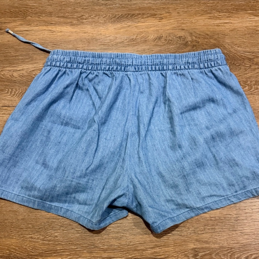 Old Navy Women’s Chambray Women's Drawstring Shorts - Picture 4 of 4